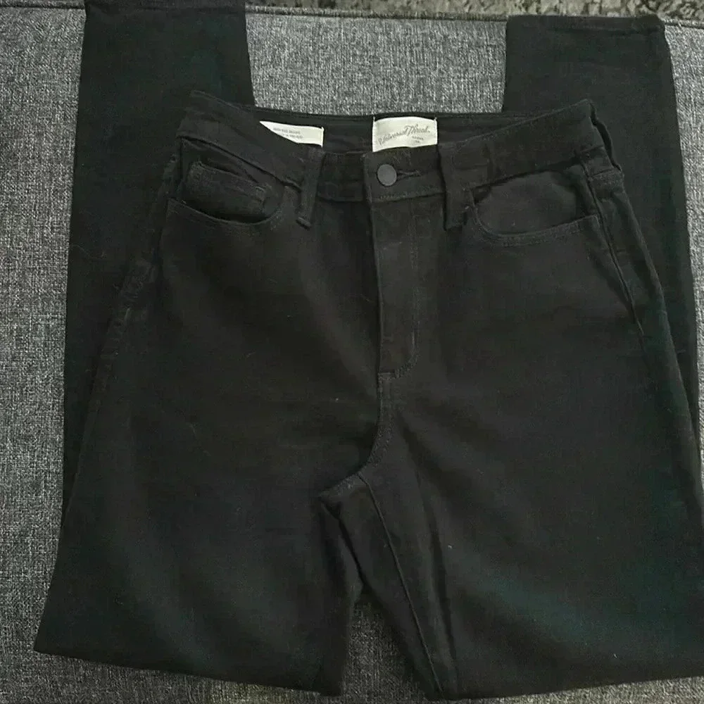 Never worn size 6 high rise skinny black Universal Thread jeans